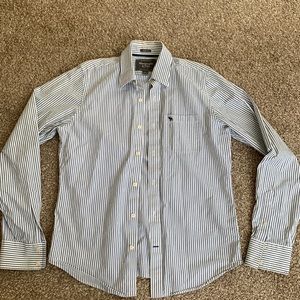 Men’s A&F muscle button down